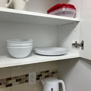  Homestay Spacious With Tv, Wi-fi, Netflix, Parking Canada