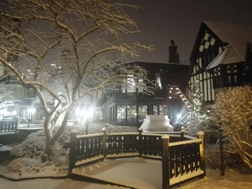 Old Mill Toronto Hotel