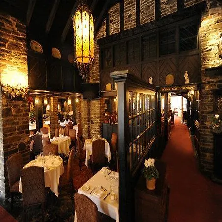 Inn Old Mill Toronto Hotel