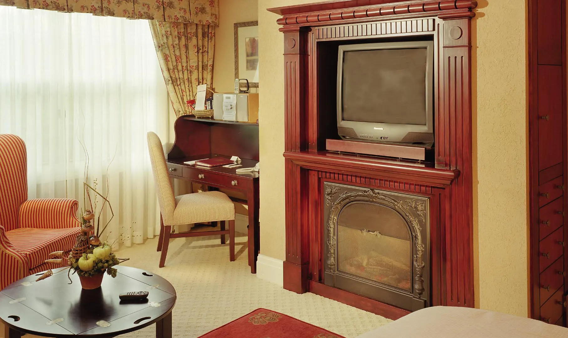 Inn Old Mill Toronto Hotel