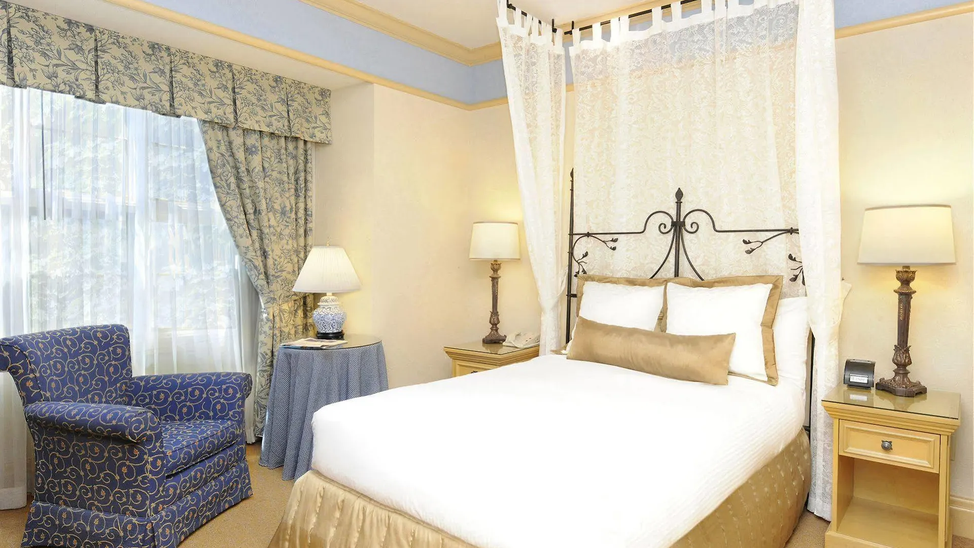 Old Mill Toronto Hotel Inn