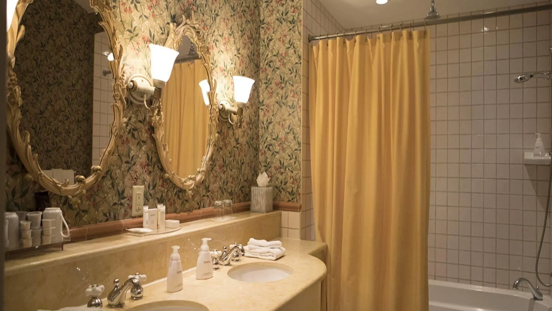 Old Mill Toronto Hotel Inn